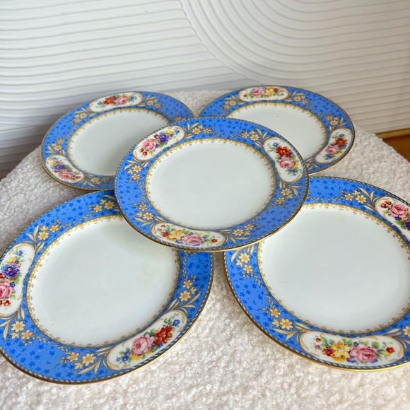 Vintage 5 piece set Elegant Blue Floral Dinner Plates 🍽️ - Picture 2 of 2